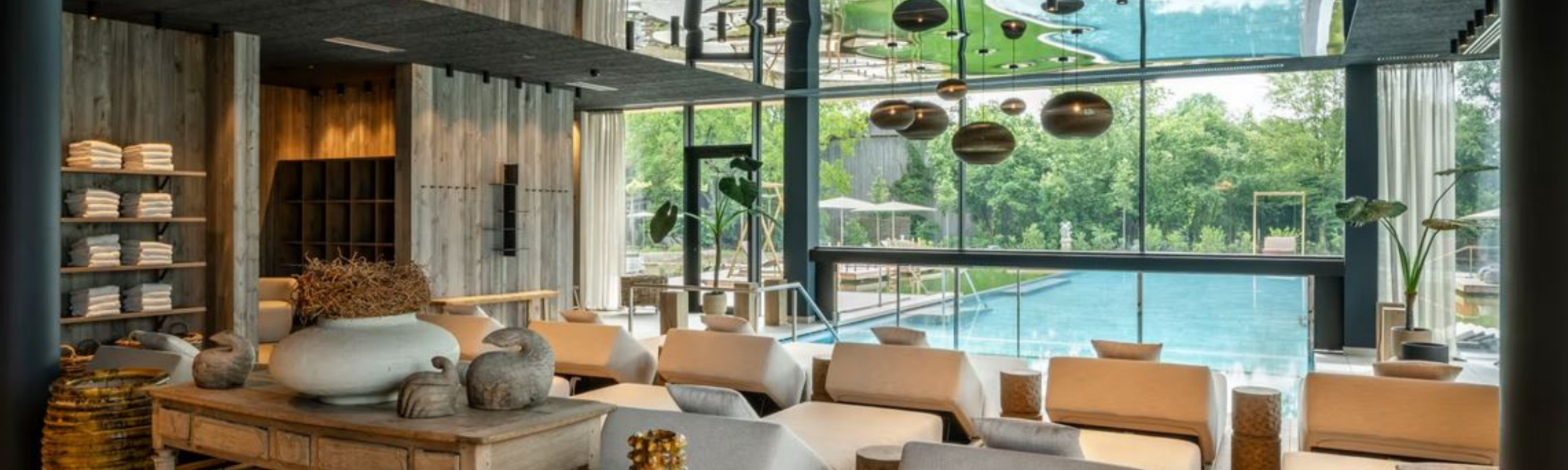 Wellness-Wochenende Niederbayern, Außenpool mit Blick auf Bayerischen Wald